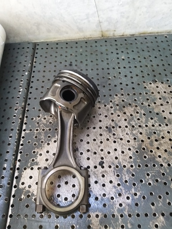 Piston cu biela 2.0 tdci ford kuga 1