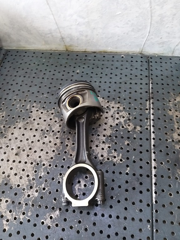 Piston cu biela 2.0 tdi audi a4 b7 8e 017151007