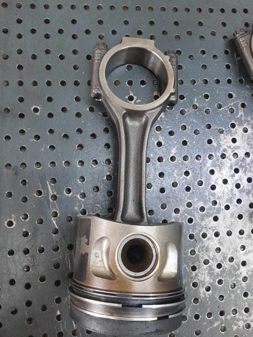 Piston cu biela 2.0 tdi bkd skoda octavia 2 vw golf 5 touran passat b6 audi a3 8p seat altea