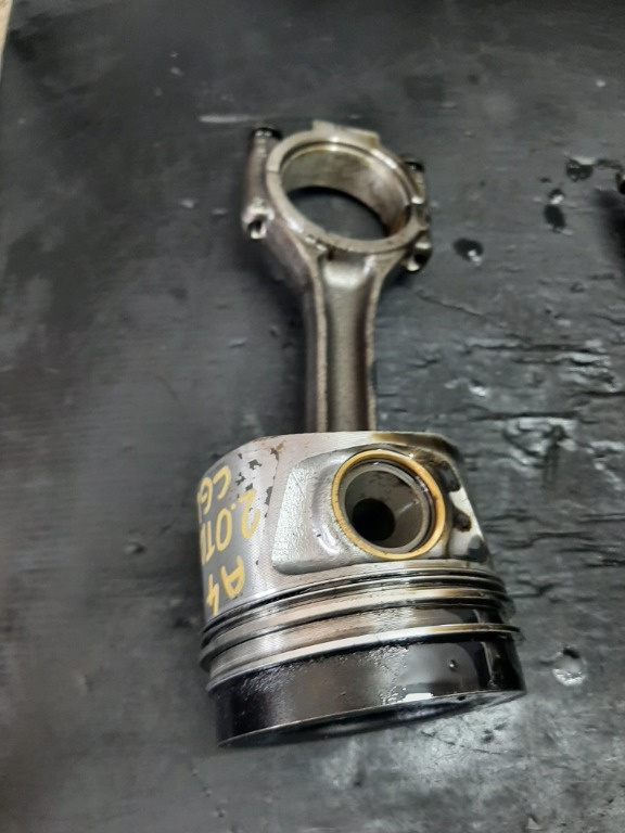 Piston cu biela 2.0 tdi cgl audi a4 b8 8k