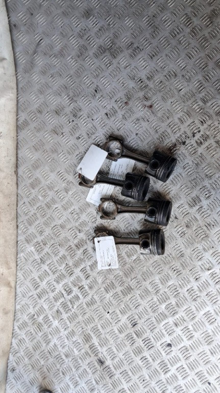 Piston cu biela Audi A3 1.6 TDI cod motor CAY an 2010