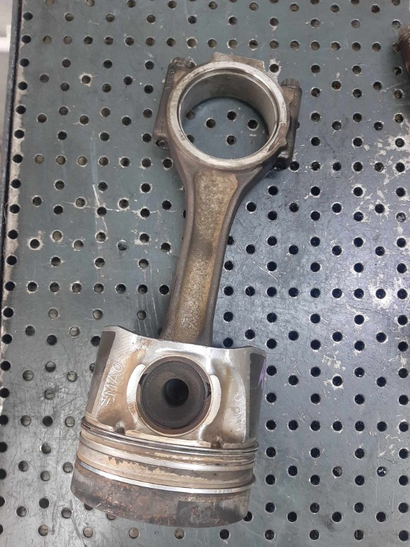 Piston cu biela avf 1.9 tdi audi a4 b6 skoda superb vw passat b6