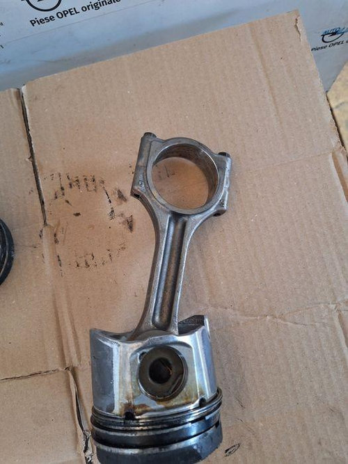 Piston cu biela Opel Vivaro 2001-2006 2.5 dci; 2.5 cdti G9U
