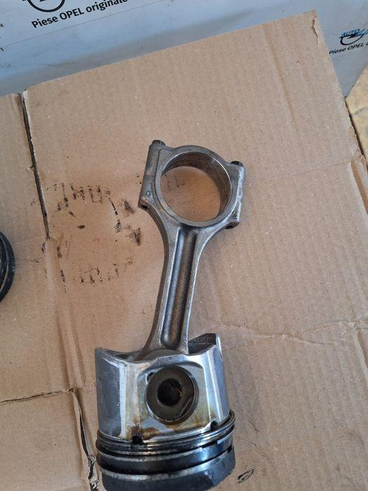 Piston cu biela Renault Trafic 2 2001-2015 2.5 dci; 2.5 cdti G9U