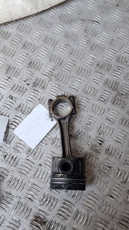 Piston cu biela Volkswagen Golf 6 1.6 TDI cod motor CAY an 2010