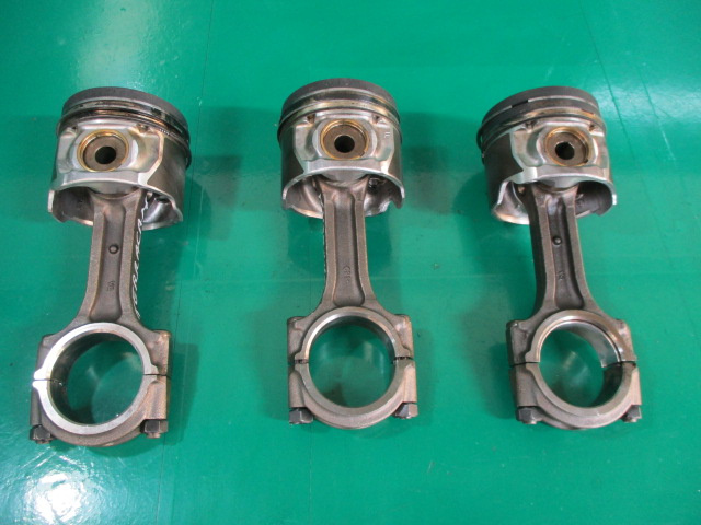 PISTON / PISTOANE CU BIELA HYUNDAI TERRACAN 2.9 CRDI FAB. 2001 – 2006 ⭐⭐⭐⭐⭐