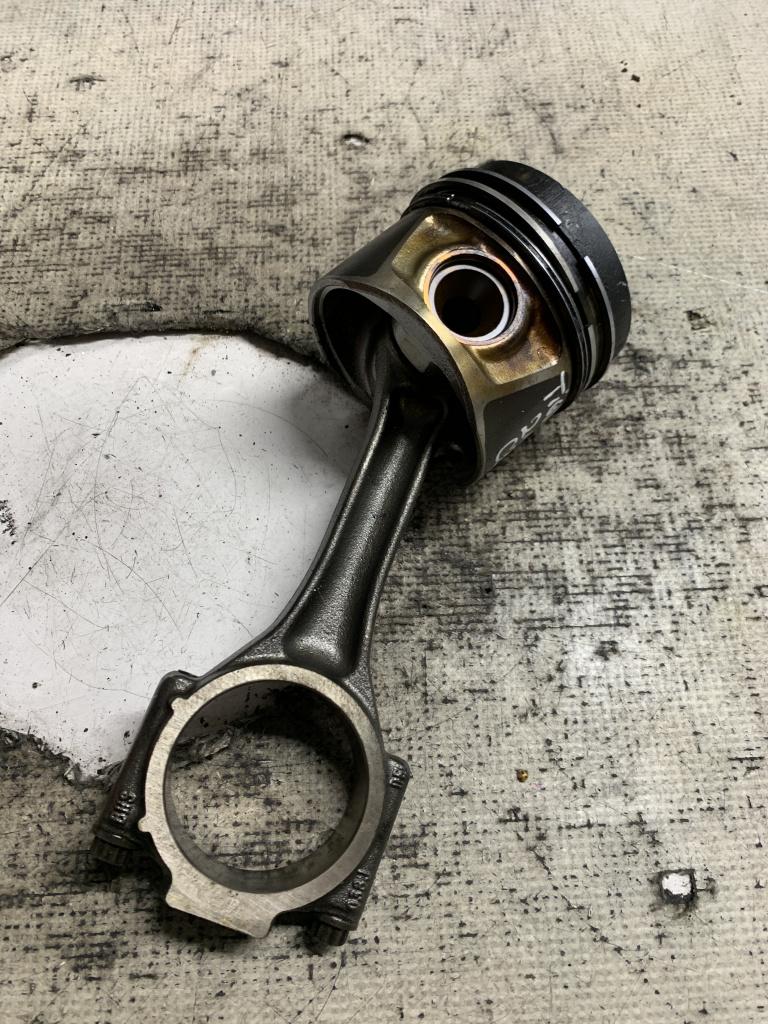 Piston plus biela Volkswagen Tiguan 2.0 Motorina 2012, -
