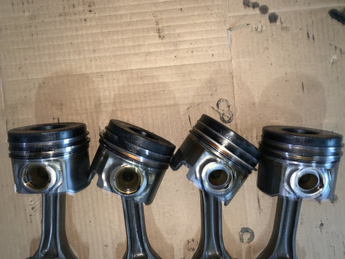 Piston Volkswagen VW Passat B6 [2005 - 2010] Sedan 4-usi 2.0 TDI MT (140 hp) (3C2)