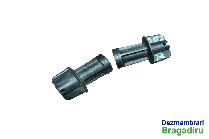 Piulita fixare lampa stop dreapta Ford Kuga [2008 - 2013] Crossover 2.0 TDCi MT AWD (140 hp) Cod motor: UFDA Euro 5
