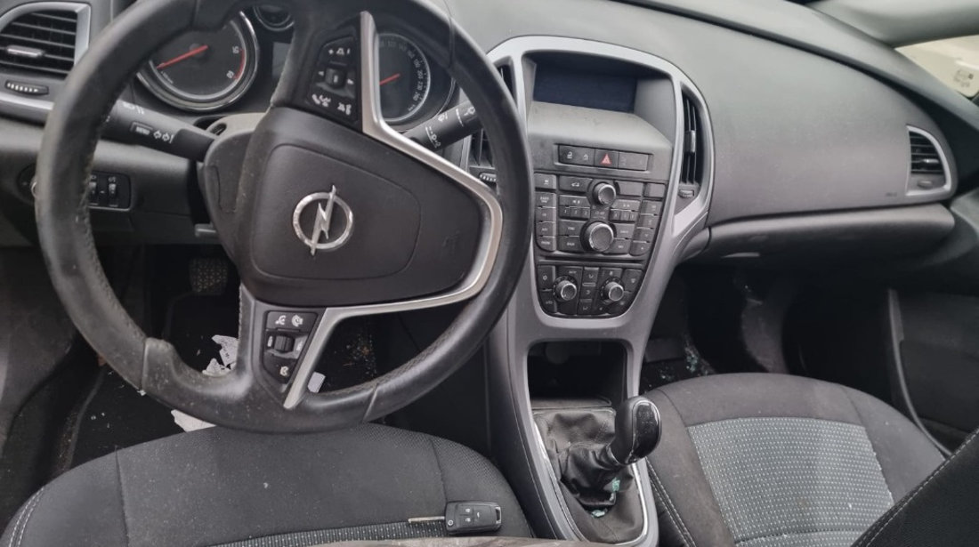 Plafon interior Opel Astra J 2015 facelift berlina 1.7 cdti