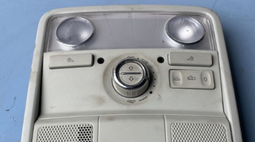 Plafoniera cu buton panoramic Vw Passat B7 2.0 TDI , cod motor CFC ,combi , an 2012 cod 1K0947105AT