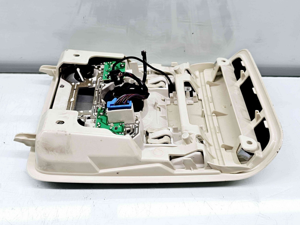 Plafoniera fata Volkswagen Passat B6 (3C2) [Fabr 2005-2010] 1K0947105