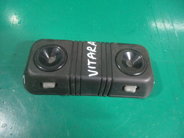 PLAFONIERA / ILUMINATOR INTERIOR SUZUKI VITARA 4x4 FAB. 1988 – 2002 ⭐⭐⭐⭐⭐