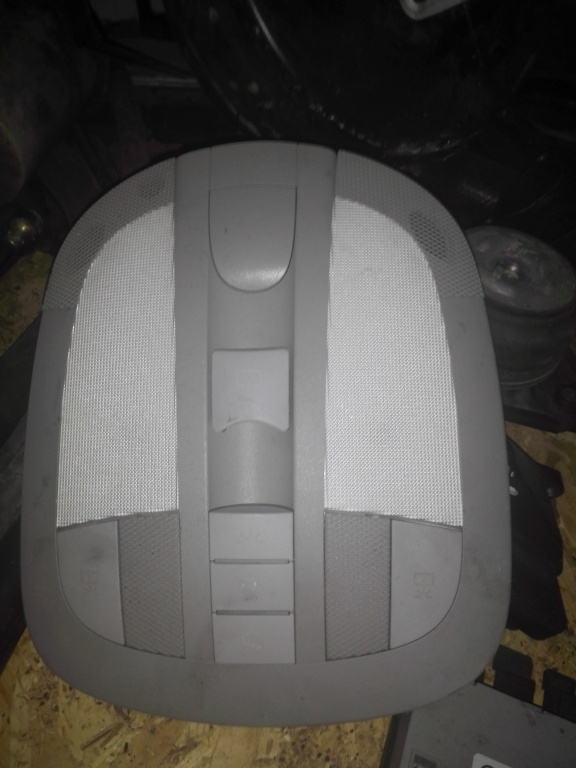 Plafoniera Mercedes ML W164 model cu trapa