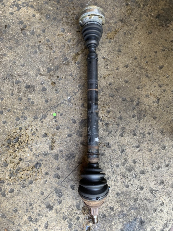 Planetara dreapta Volkswagen VW Bora [1998 - 2005] Sedan 1.9 TDI MT (150 hp) (1J2)