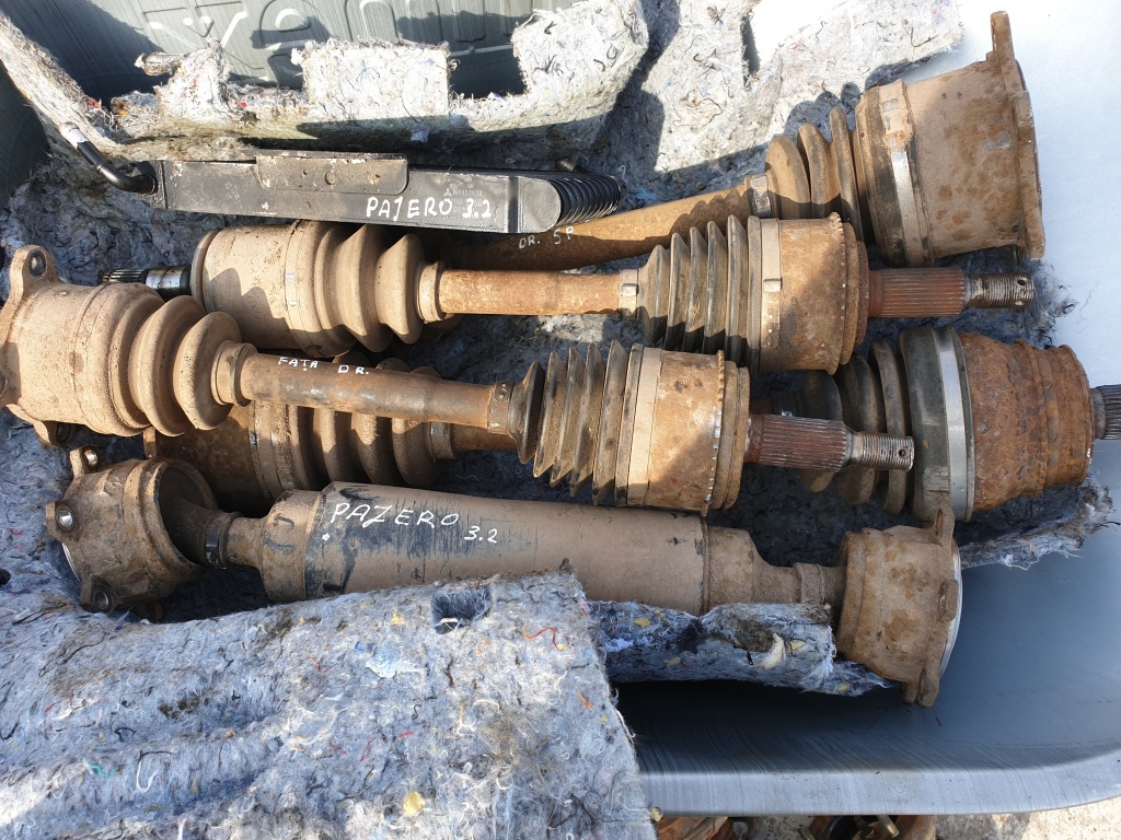 Planetara Spate Mitsubishi Pajero mk3 3.2DID Stanga Dreapta an 2004