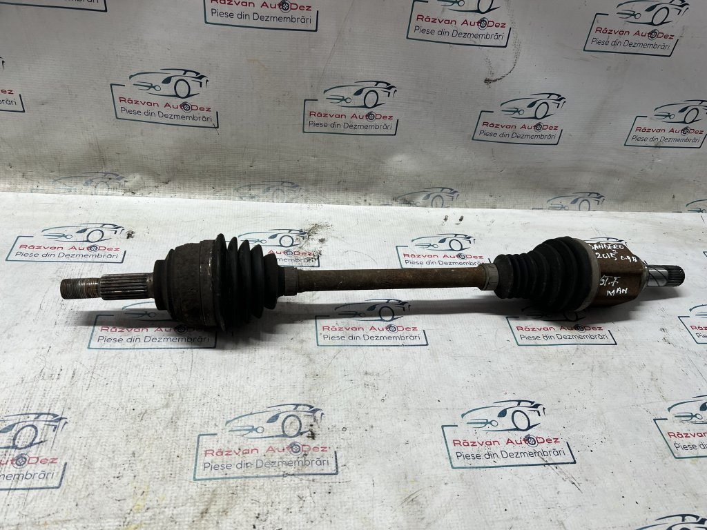 Planetara stanga fata Dacia Sandero 2 0.9 Benzina 2015, CUTIE MANUALĂ