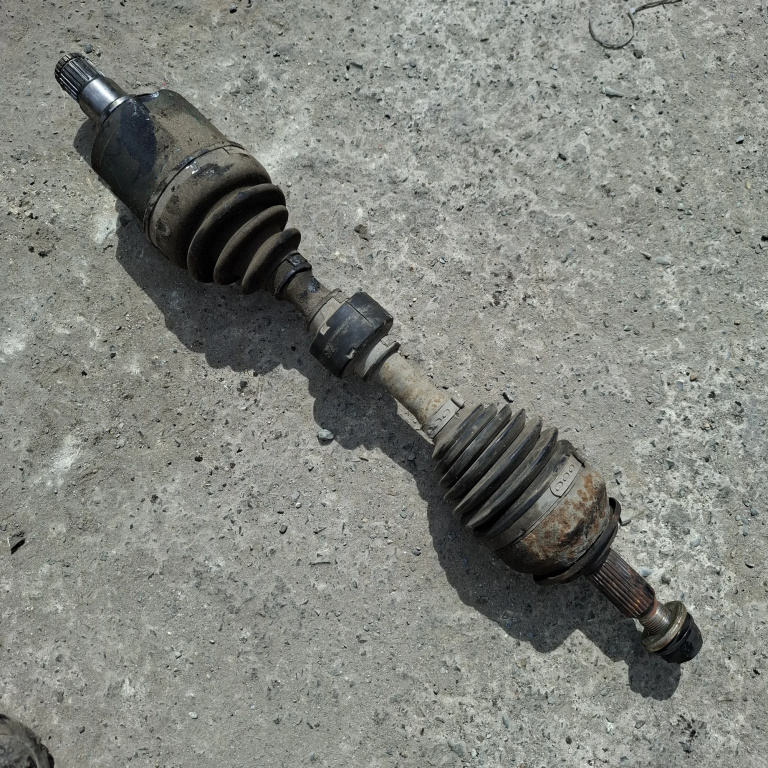 Planetara Stanga Fata Mitsubishi Grandis (Naw) 2003 > 2.0 Di-D Bsy Motorina