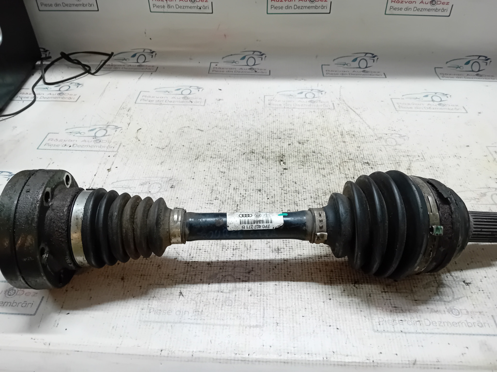 Planetara stanga fata Volkswagen Touareg 2011, 7P0407271B