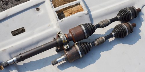 Planetara stanga scurta Mazda 3 1.6 TDCI 80kw / 2A260106 2004 2005 2007 2007 varianta cu surub