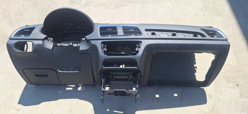 Plansa bord Audi Q3 (2011-2017) [8U] 2.0 Motorina 2015, FĂRĂ COD