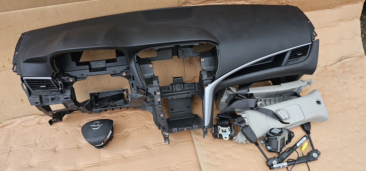 Plansa bord cu set airbag Opel Zafira C Facelift 2016 2017 2018 2019