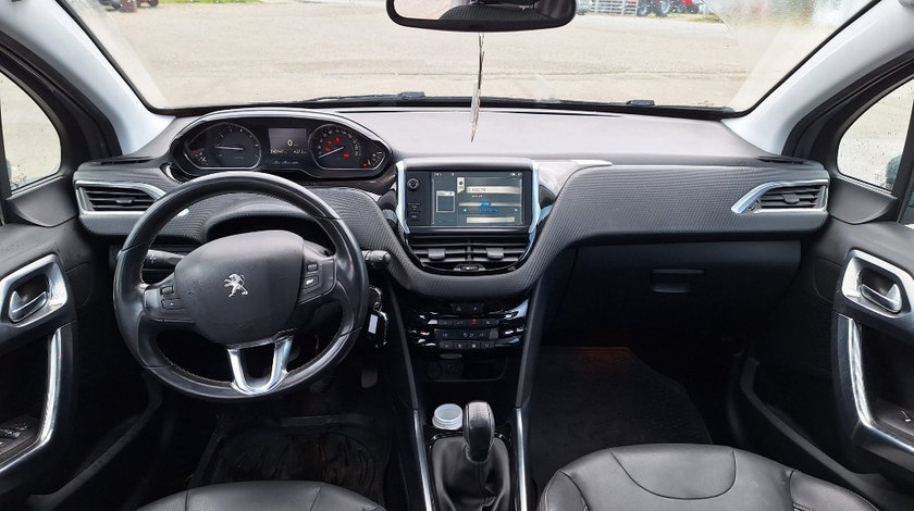 Plansa bord + kit airbag-uri ( volan + pasager, centuri fata + spate, calculator) Peugeot 208