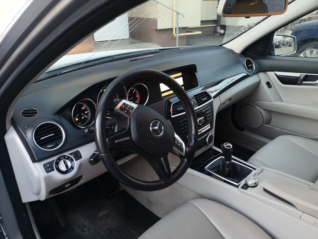 Plansa bord mercedes c220 cdi w204 facelift