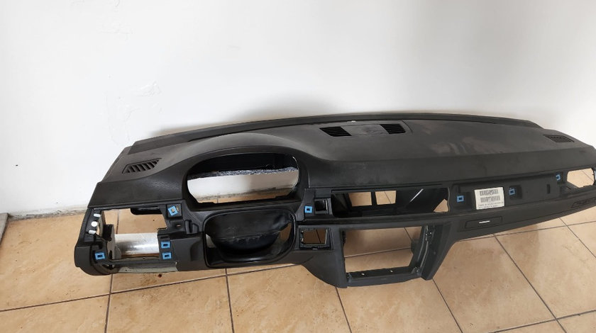 Plansa bord model cu suport de pahare BMW 320 E90 E91 LCI