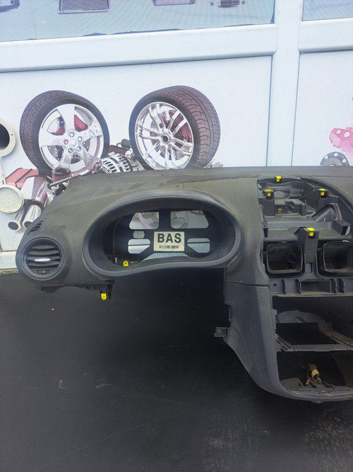 Plansa bord Opel Corsa D 1.2 benzină 2009