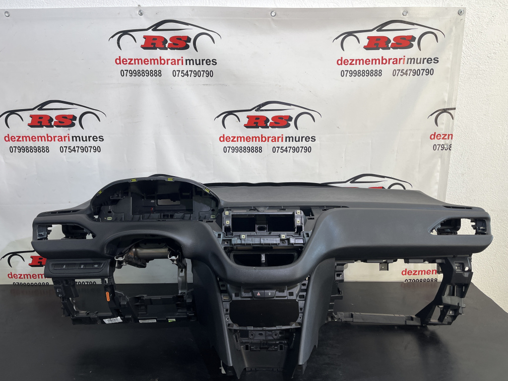 Plansa bord Peugeot 208 sedan 2016 (cod intern: 262915)