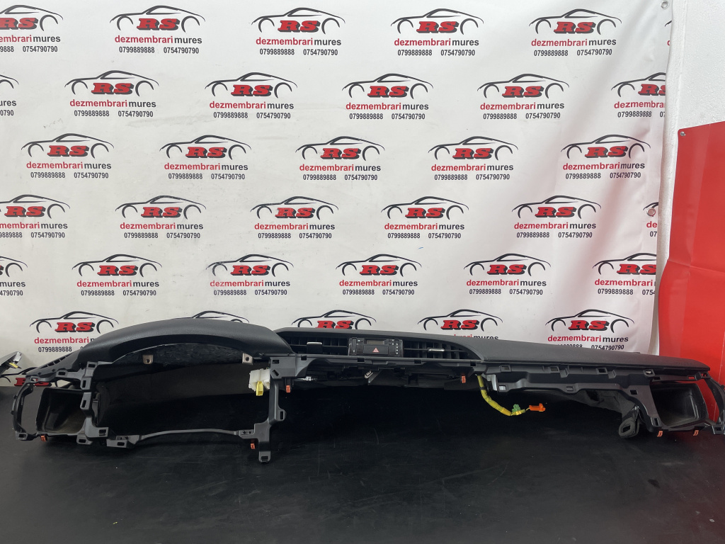 Plansa bord Toyota Hilux sedan 2018 (cod intern: 262042)