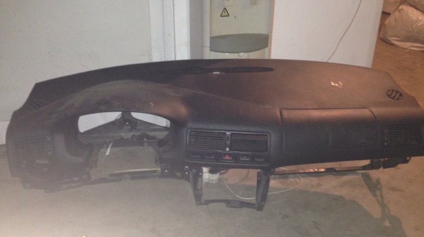 Plansa bord Volkswagen Golf 4 2000