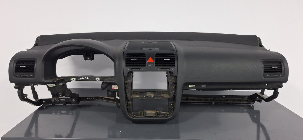Plansa bord Volkswagen Jetta 5 (2005-2010) 2.0 Motorina 2008, VOLAN STANGA / 1K1858295
