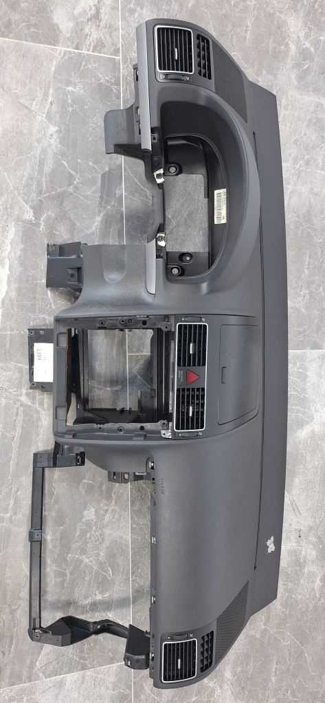 Plansa bord Volkswagen Touran facelift (2010-2015) [1t3] 1.6 Motorina 2012, -
