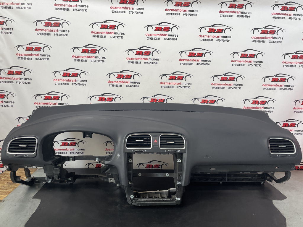 Plansa bord VW Golf 6 sedan 2012 (cod intern: 244530)