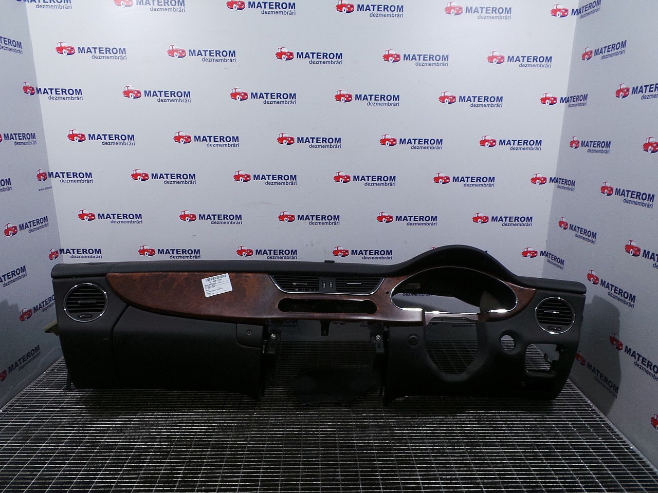 PLANSEU BORD MERCEDES CLS - - (2004 2010)