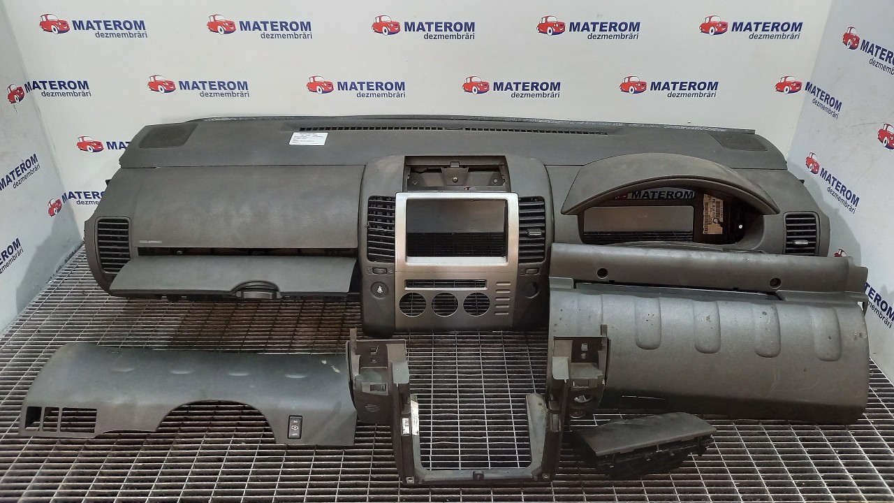 PLANSEU BORD NISSAN PATHFINDER - - (2005 2010)
