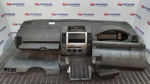 PLANSEU BORD NISSAN PATHFINDER - - (2005 2010)