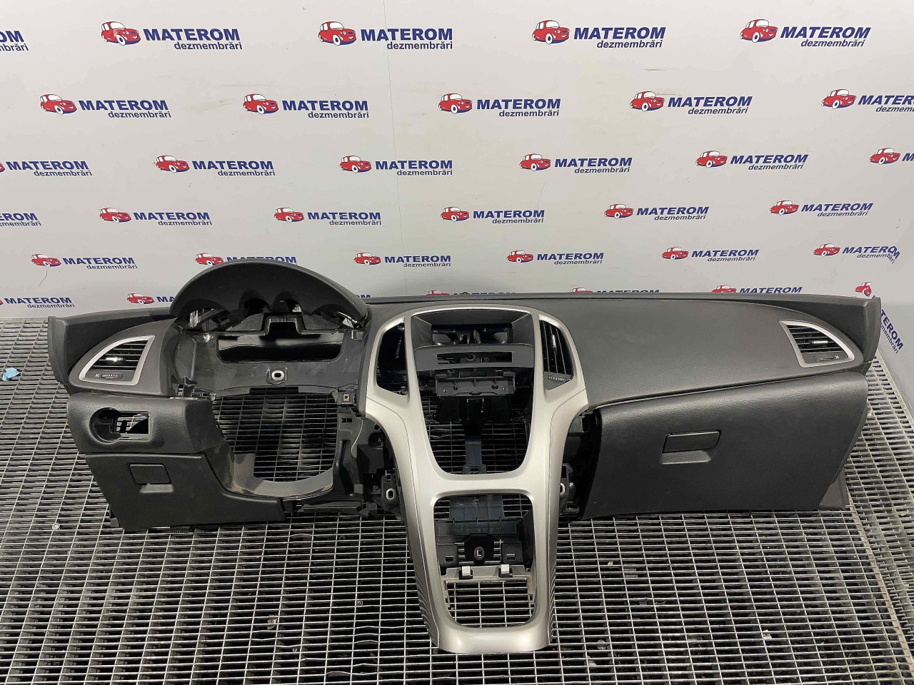 PLANSEU BORD OPEL ASTRA J - - (2009 2012)