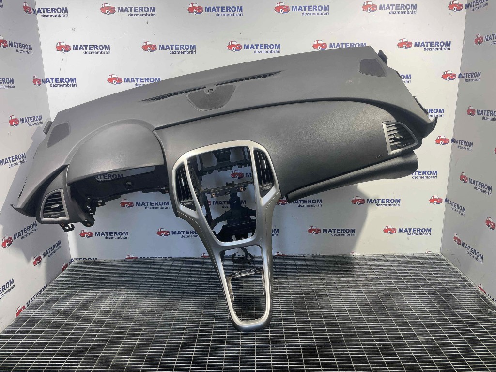 PLANSEU BORD OPEL ASTRA J - - (2009 2012)