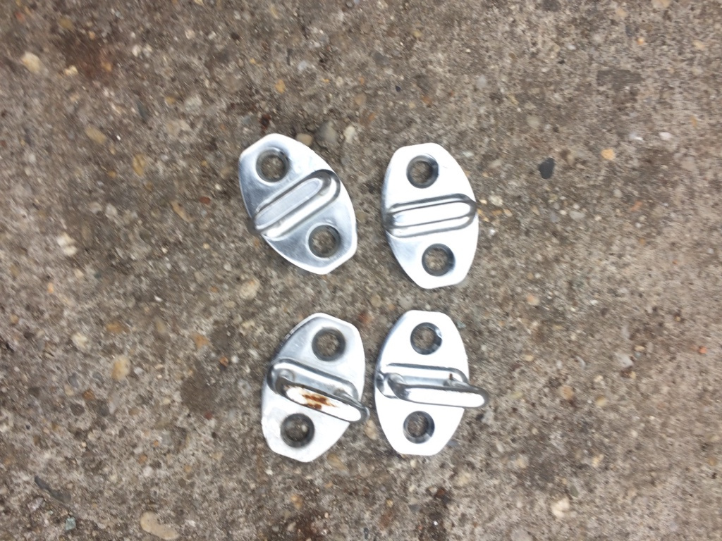 Platnic usa Volkswagen VW Golf 5 [2003 - 2009] Hatchback 5-usi 2.0 TDI MT (140 hp) V (1K1) Cod motor BKD