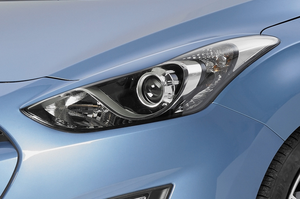 Pleoape faruri Hyundai I30 SB233 >10/2011