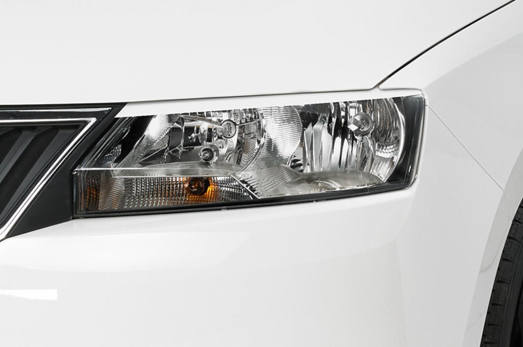 Pleoape faruri Skoda Rapid SB188