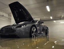 Ploaia transforma masinile luxoase in amfibii, in Singapore
