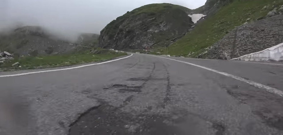 Ploaie, gropi si un blow-off demential: cum se vede recordul unui Subaru pe Transfagarasan