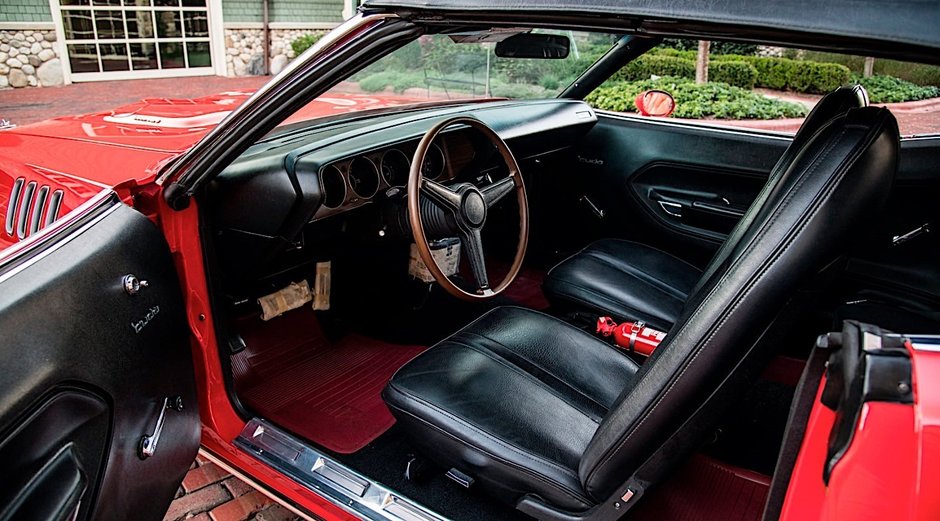 Plymouth Cuda vandut cu aproape 1 milion de dolari