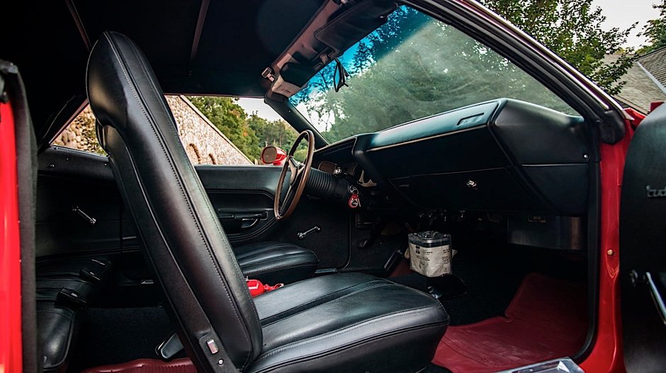 Plymouth Cuda vandut cu aproape 1 milion de dolari