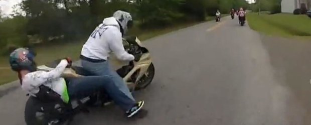 Poate cel mai stupid accident cu o motocicleta