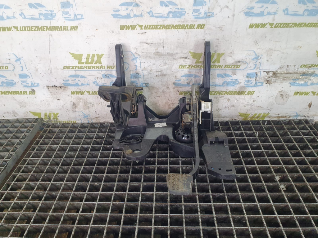 Pod pedalier 13252175 Opel Astra J [2009 - 2012] 1.7 cdti A17DTR